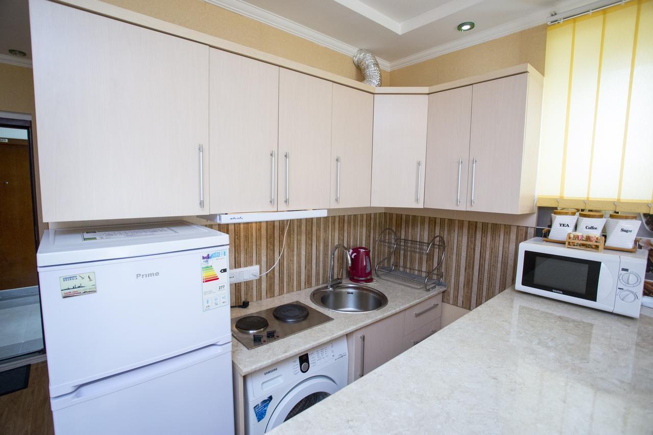 Apartment On Sherif Khimshiashvili Street 15B Batumi Exterior photo